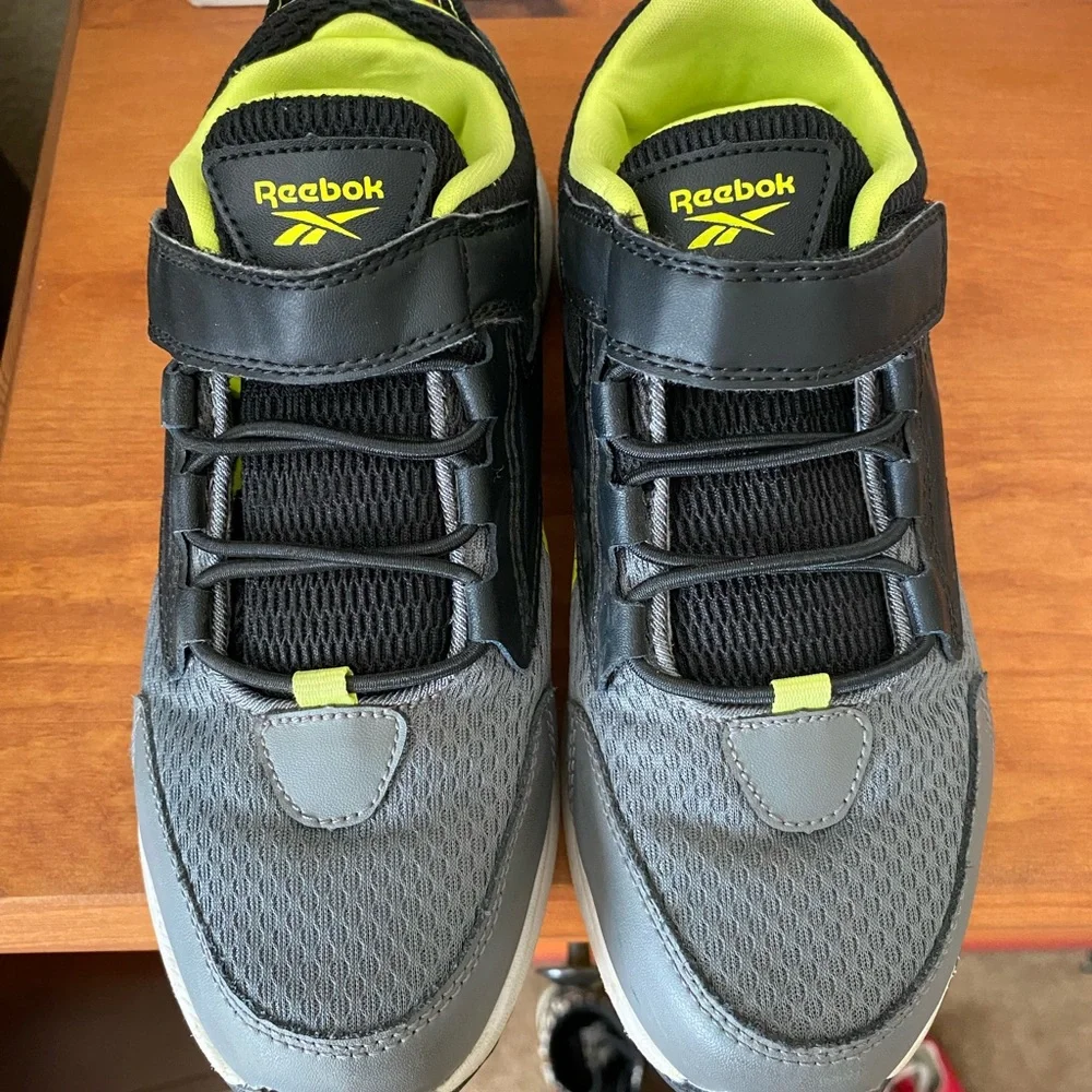 Kids Reeboks - Picture 2 of 5